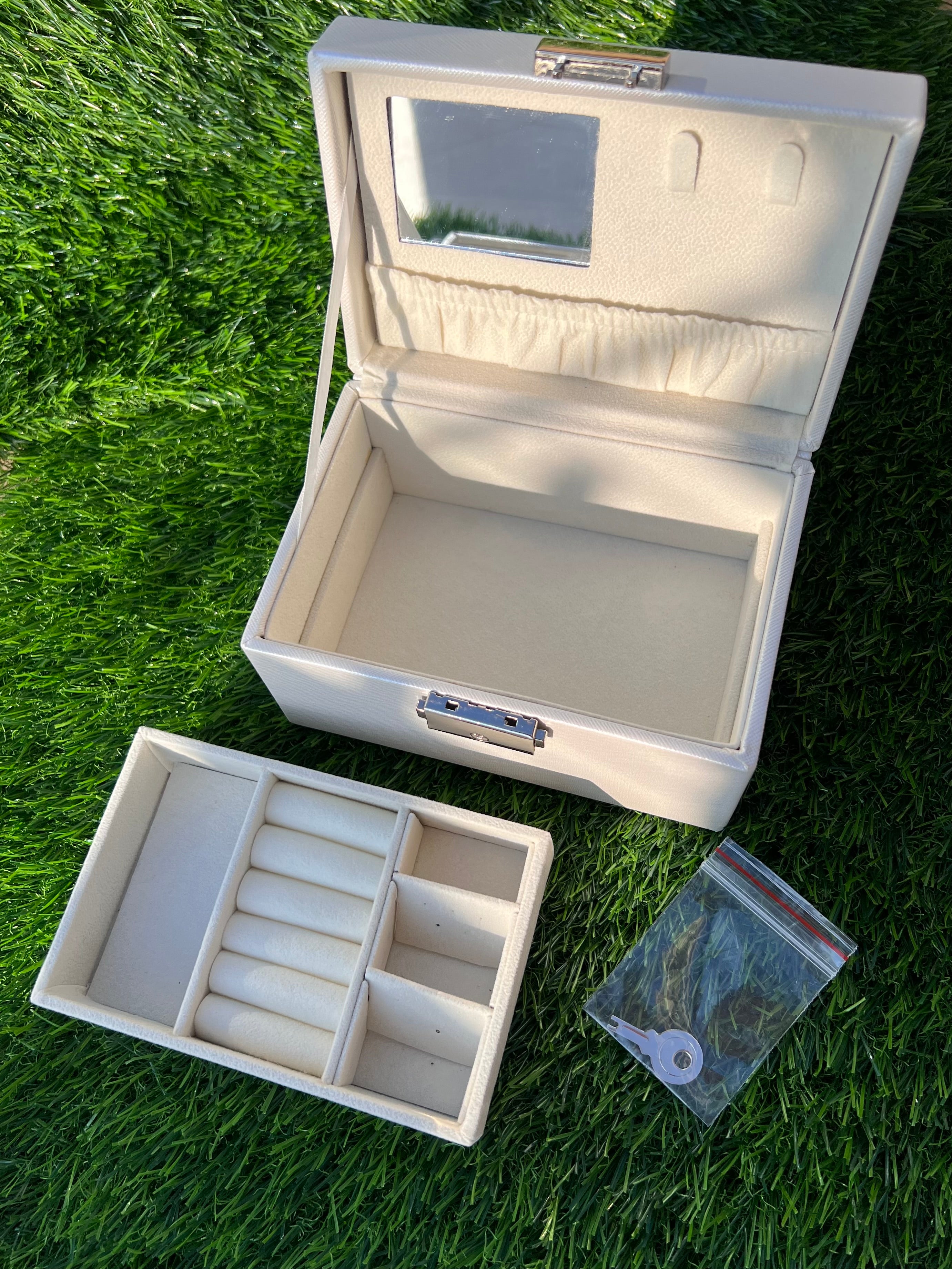 Lockable Jewelry Box with Mirror