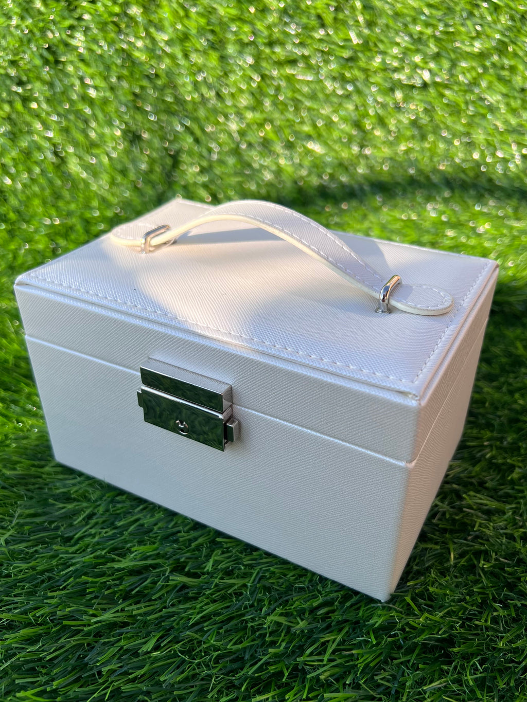 Lockable Jewelry Box with Mirror