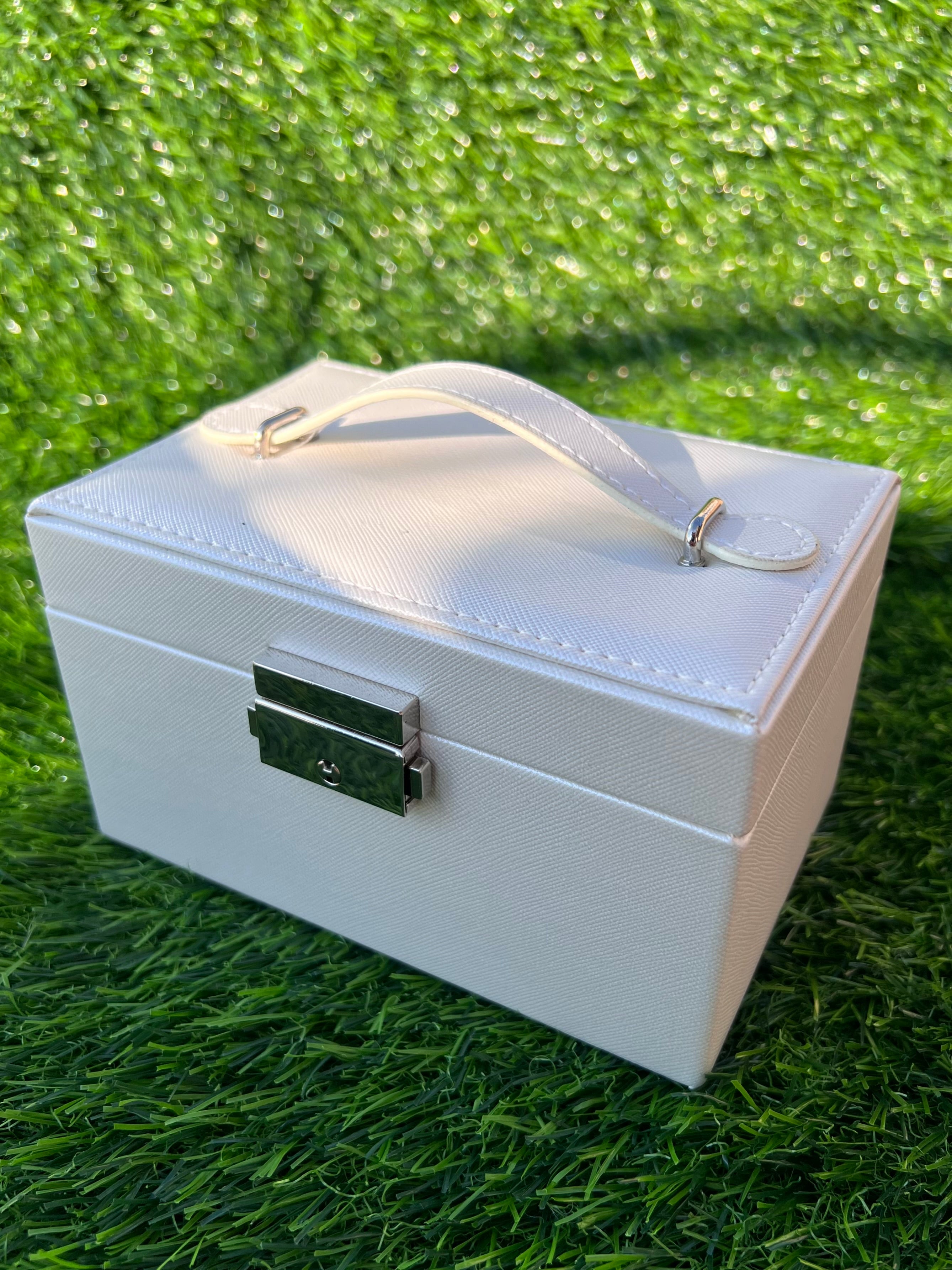 Lockable Jewelry Box with Mirror