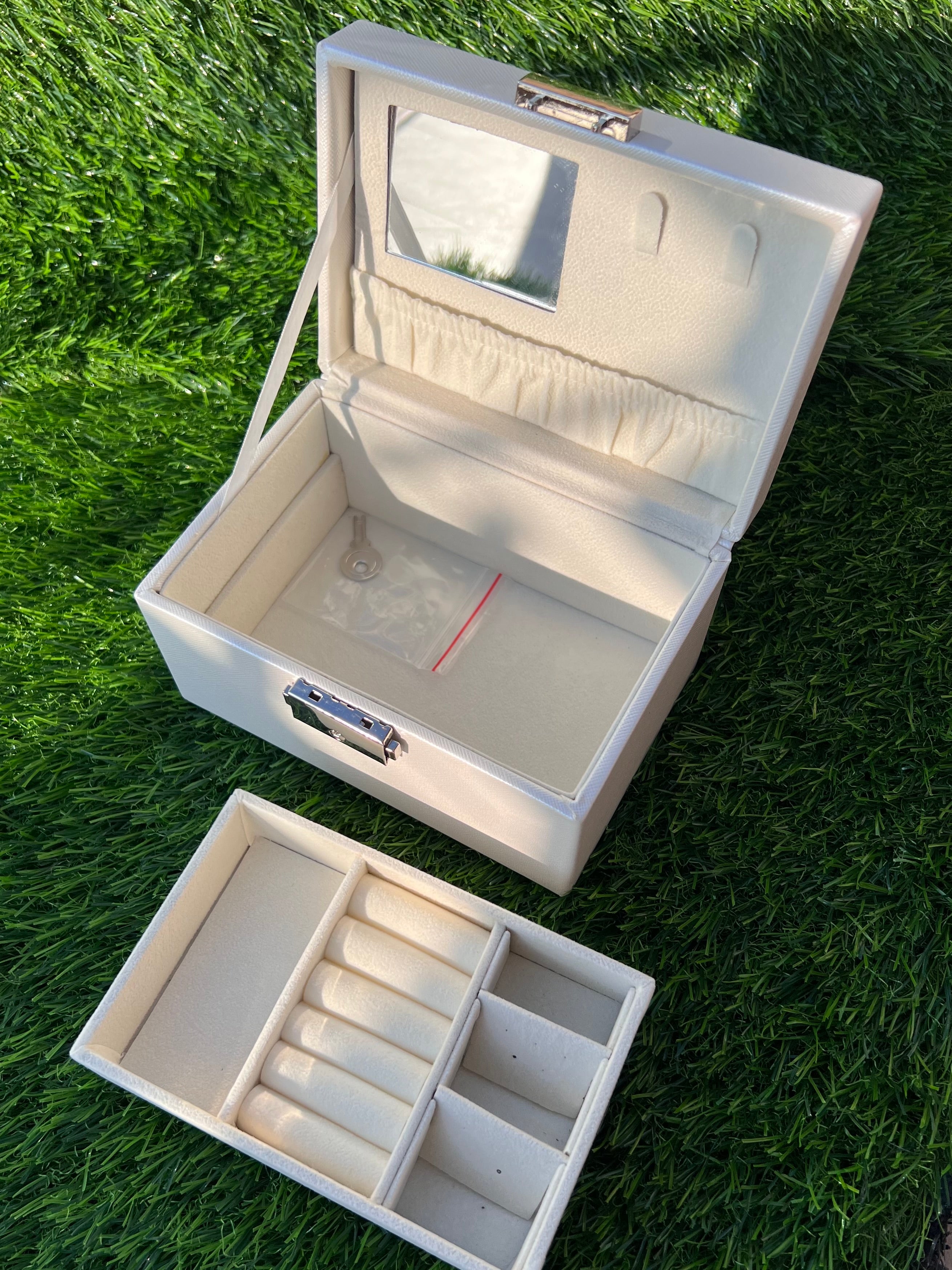 Lockable Jewelry Box with Mirror
