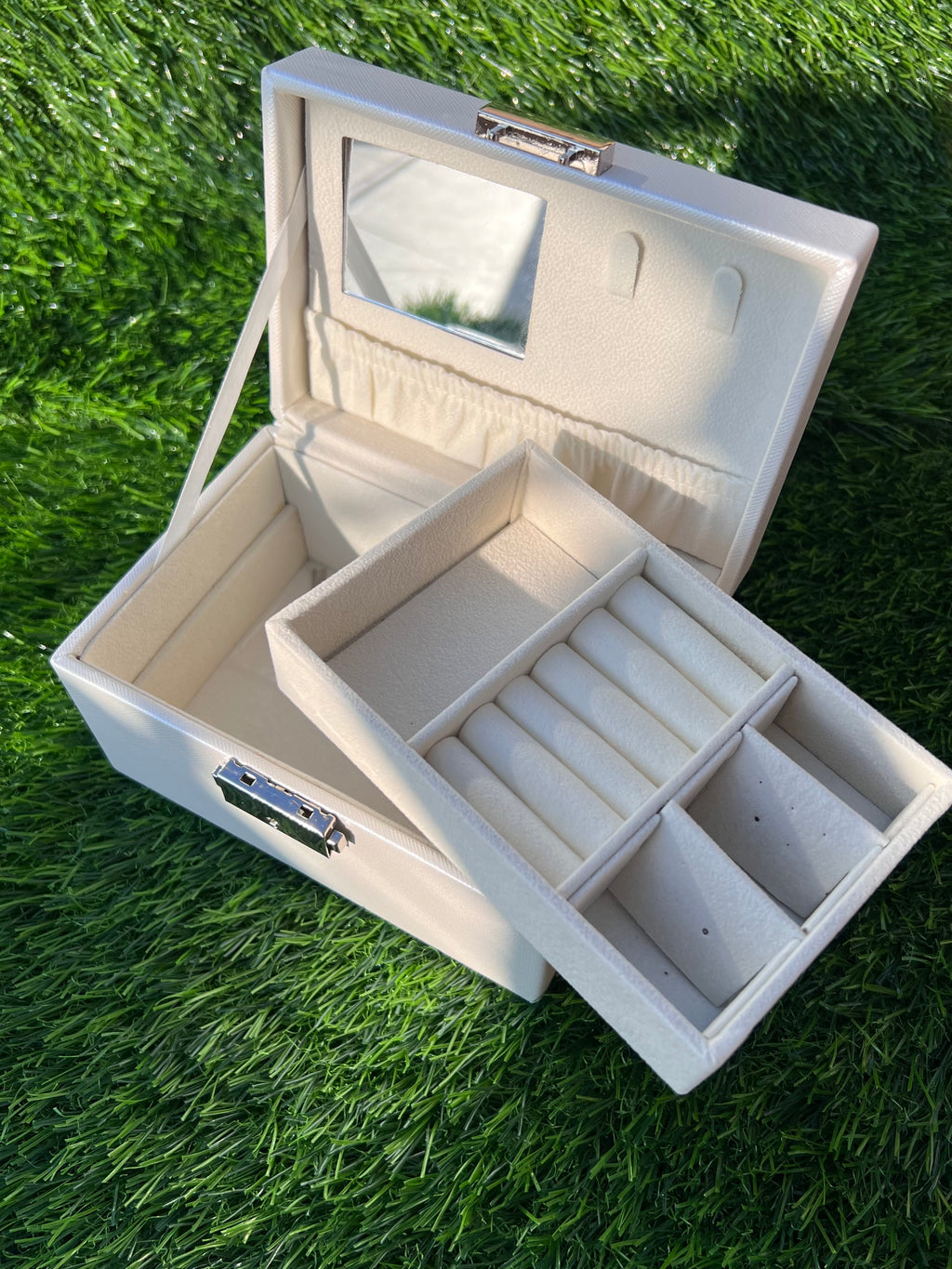 Lockable Jewelry Box with Mirror