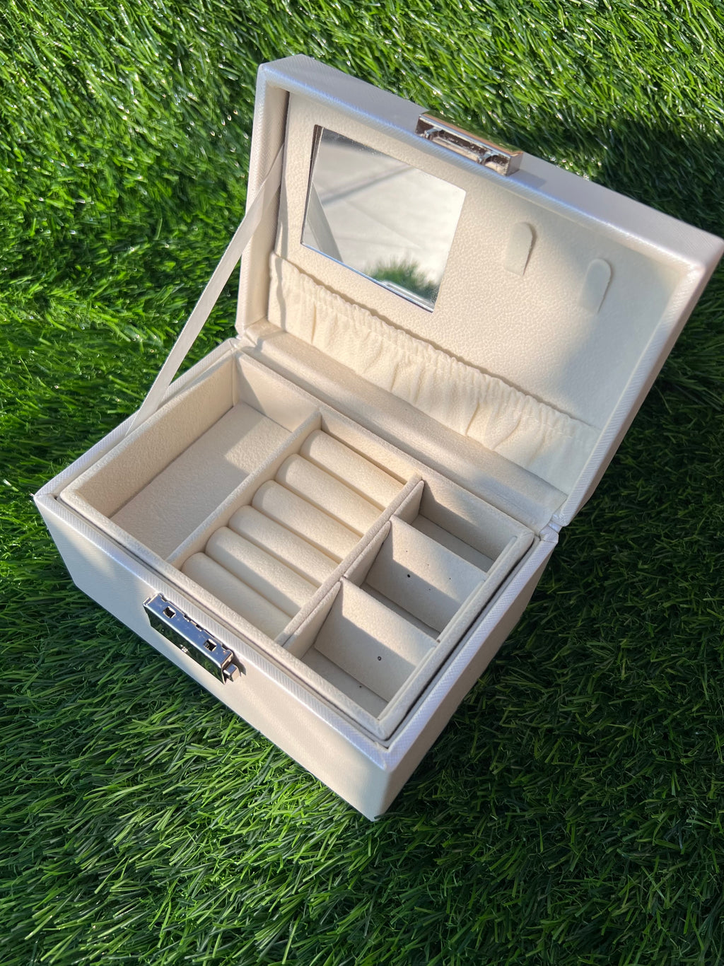 Lockable Jewelry Box with Mirror