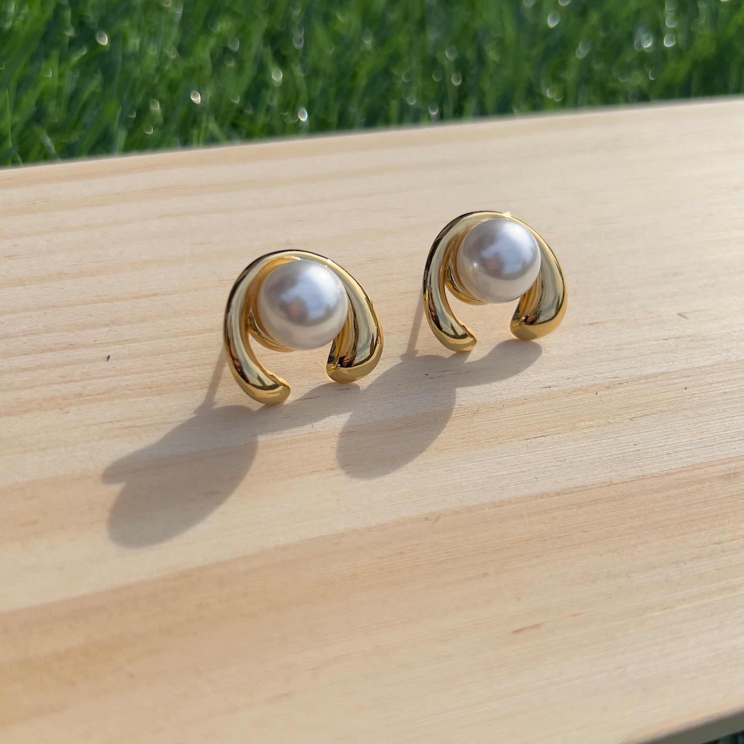 Modern Gold-Touch Pearl Earrings