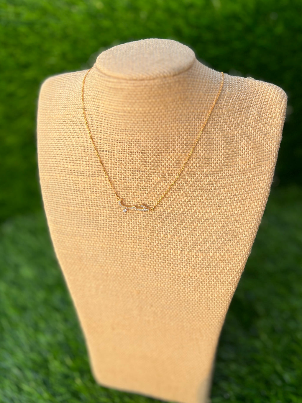 Elegant حب Zircon Pendant – 18K Gold Plated